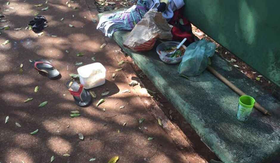 Na última semana a Polícia Civil fez uma ação de retirar os pertences do menor da Praça