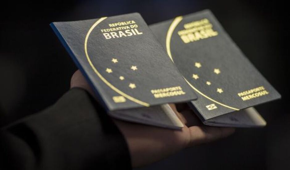A Polícia Federal anunciou a suspensão da emissão do passaporte por tempo indeterminado