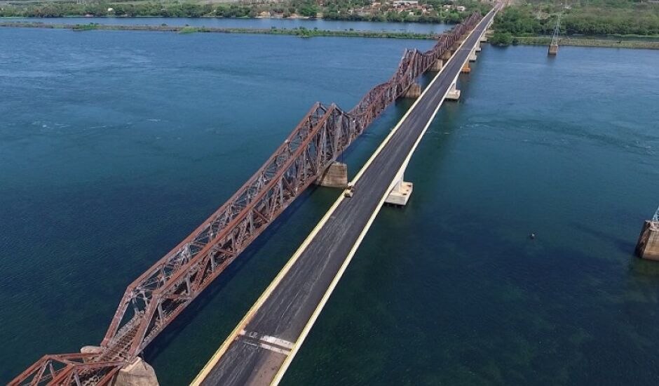 Ponte sobre o rio Paraná estaria entre as vias de acesso que podem sofrer bloqueio nesta sexta feira