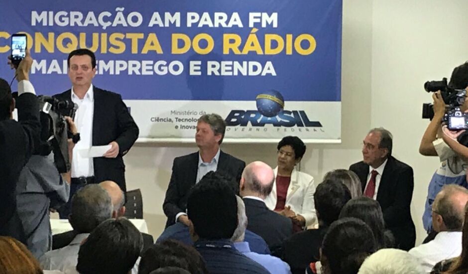 Ministro Gilberto Kassab promove migração de rádios na capital