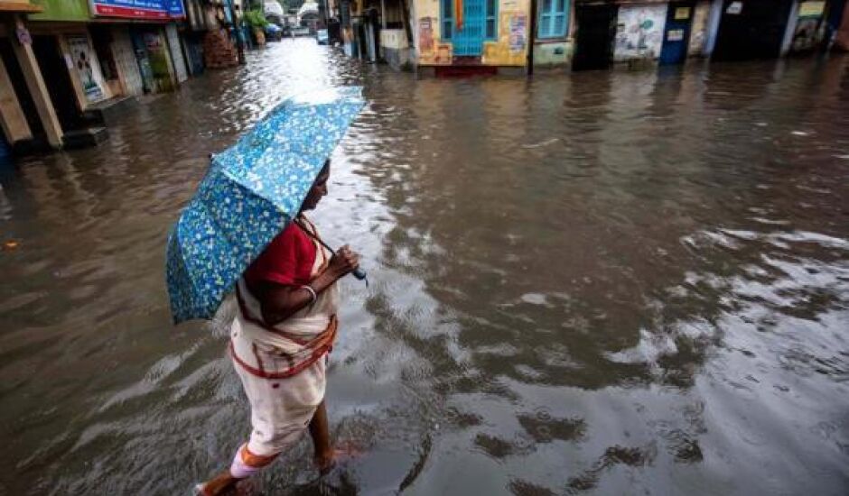 Nas últimas semanas, mais de 50 pessoas morreram na Índia por conta de inundações, que transtornaram a vida de dois milhões de habitantes