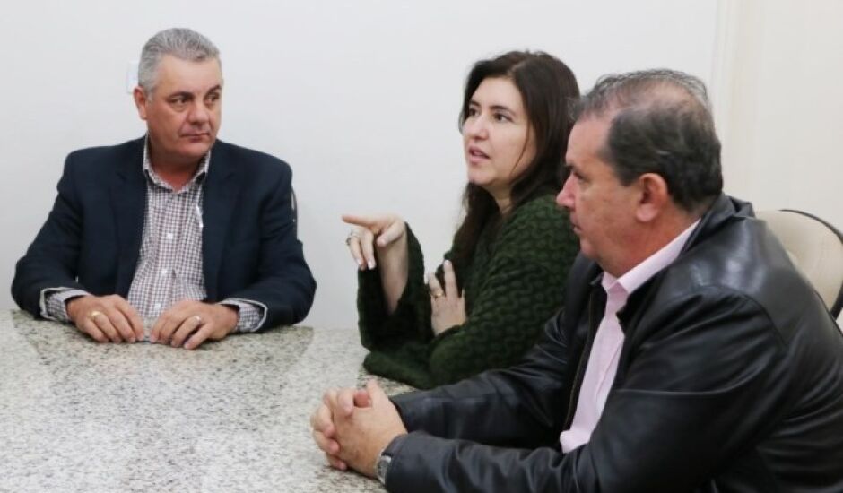 Senadora Simone Tebet e deputado estadual Eduardo Rocha se reuniram com o prefeito Ângelo Guerreiro