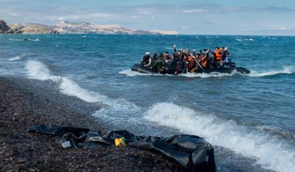 Os imigrantes correm sérios riscos  a caminho da Europa pelo Mediterrâneo