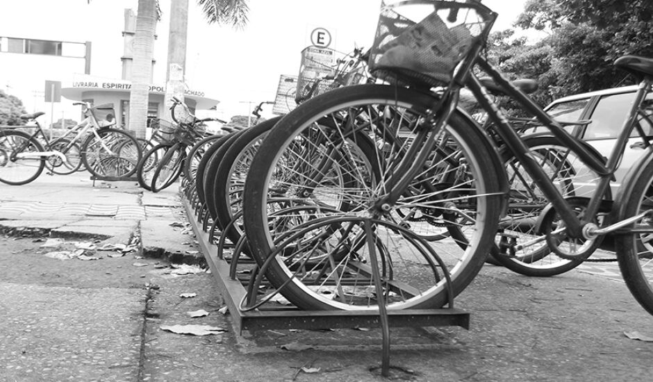 Mesmo com a modernização, bicicletas ainda são utilizadas como meio de transporte por muitos três-lagoenses