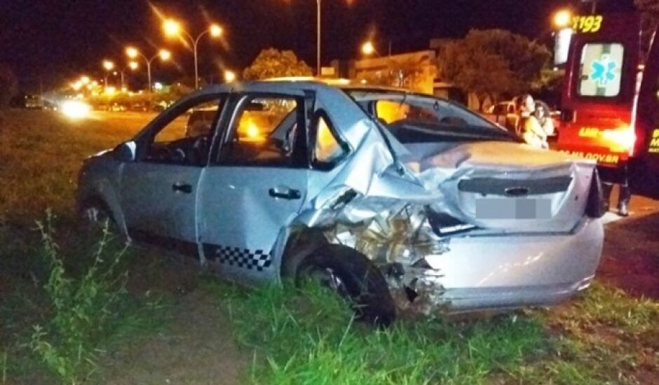 O carro da vítima ficou com a traseira destruída
