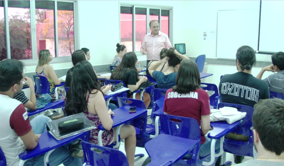 Alunos do quarto ano do curso de medicina da UFMS de Três Lagoas estão sem local para realizar aulas práticas
