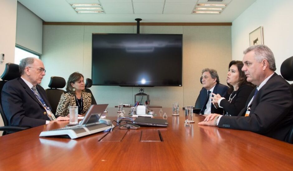 residente da Petrobras em reunião com prefeito e senadores