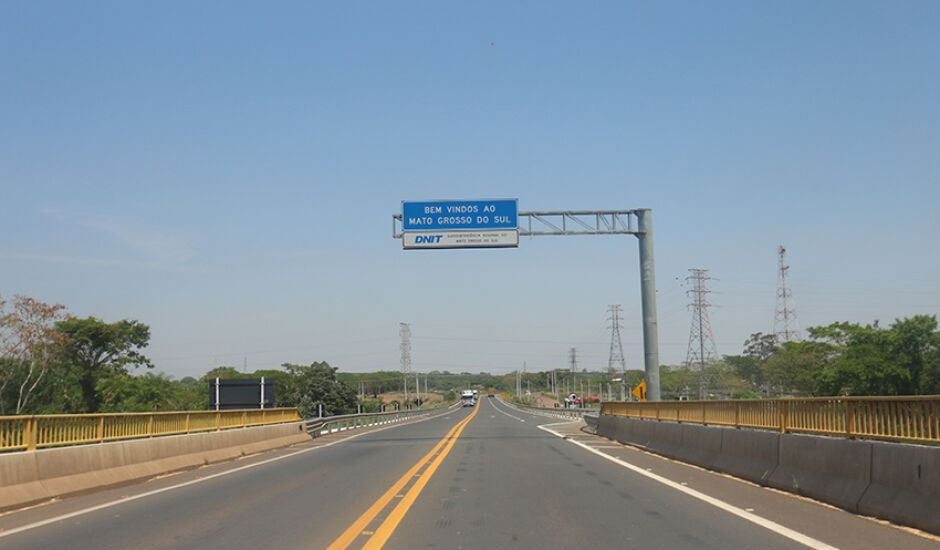 Registro da rodovia federal BR-262 na entrada de Três Lagoas