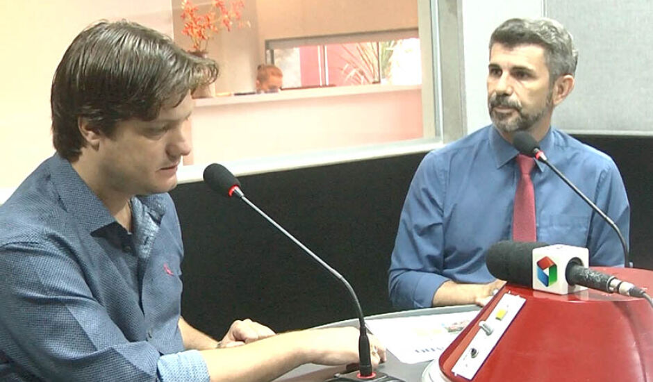 André Bittencourt deu entrevista nesta semana ao jornalista Valdecir Cremon (à dir), na Cultura FM