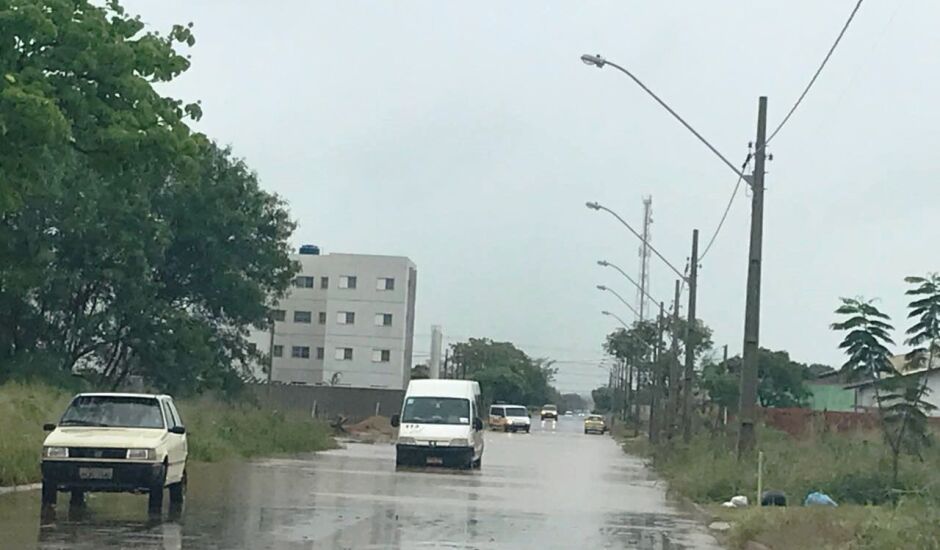 Ruas e avenidas ficaram inundadas nesse período, em Três Lagoas