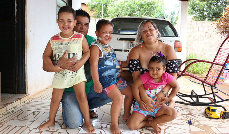 Dona Aparecida e Sr. Robson Machado têm cinco filhos, e quatro deles possuem uma síndrome rara