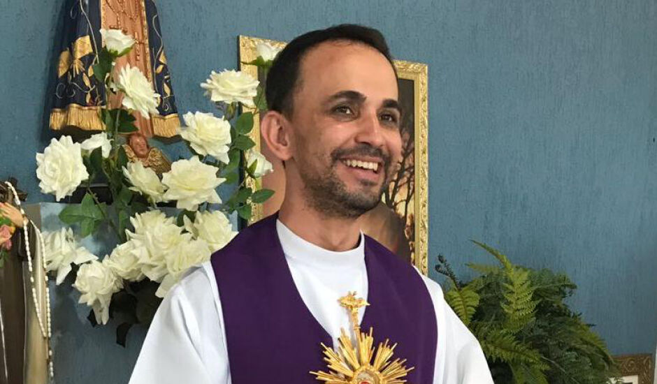 Padre Eliano Roberto Rodrigues, que atua em Paranaíba desde outubro de 2015, deixa a Paróquia Sant’Ana
