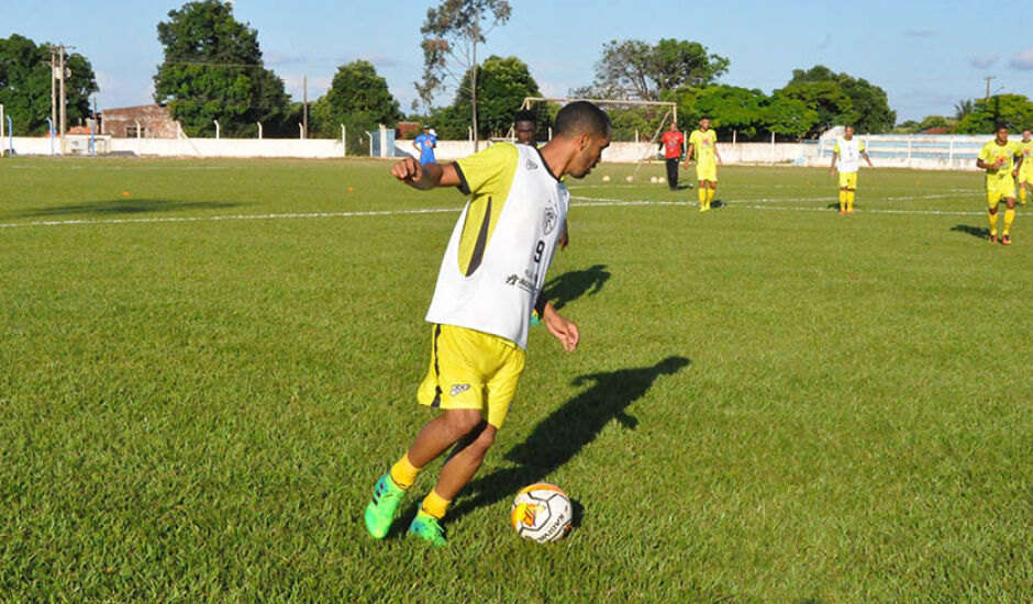 Corumbaense treina pensando na partida contra o ASA, de Alagoas, na próxima quarta, em casa