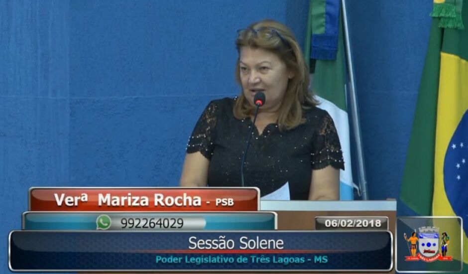 Vereadora Marisa Rocha faz discurso na tribuna da Câmara