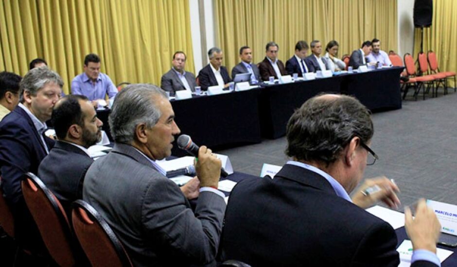 A primeira reunião para discutir a compra do gás natural da Bolívia foi em Campo Grande, na semana passada, com a presença do governador Reinaldo Azambuja