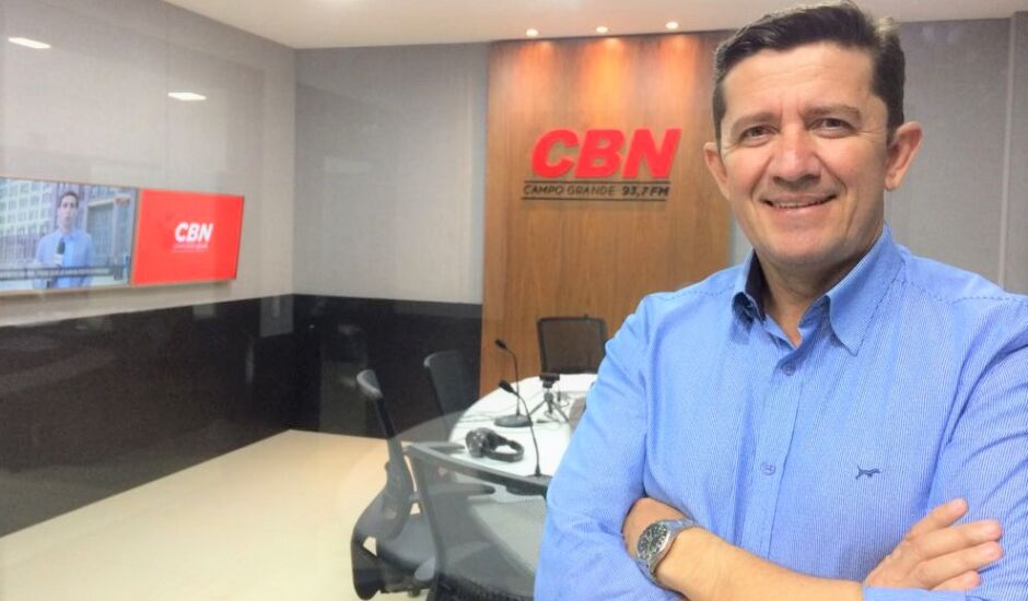 Otávio Neto é âncora do programa CBN Campo Grande