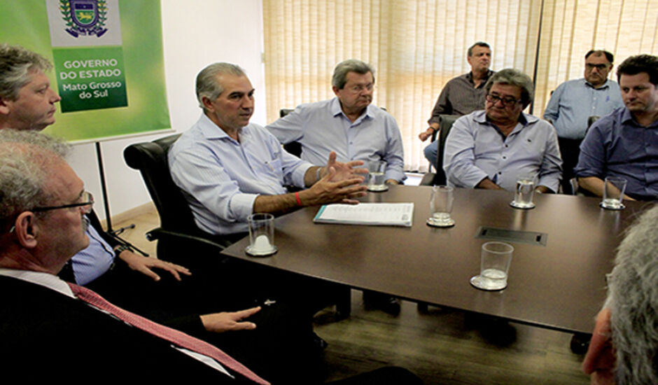 Governador Reinaldo Azambuja recebeu uma comitiva de Batayporã na segunda-feira (5)