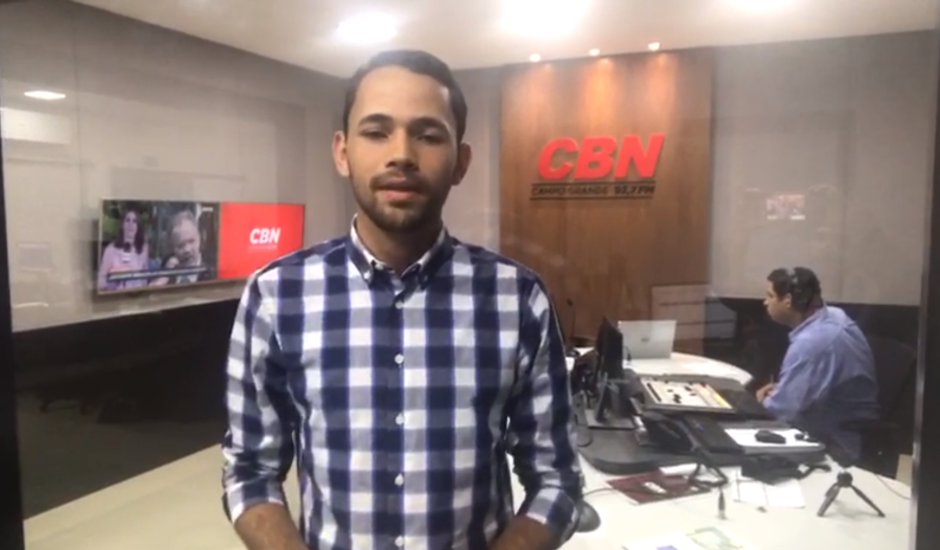 Jornalista Ronie Cruz destaca as manchetes na Rádio CBN