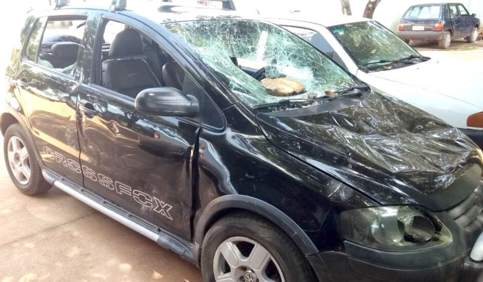 Multidão que destruiu carro pedia para PM 'liberar' o motorista para ser linchado e morto
