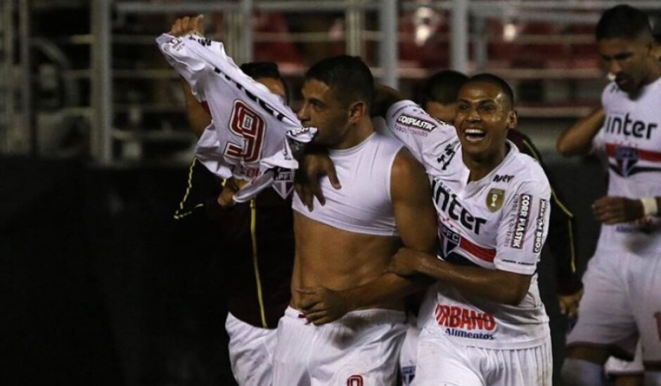São Paulo é o único que não eliminou um rival nos últimos anos; time pega o Corinthians amanhã