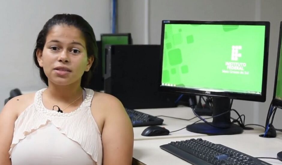 Mara Cristina Santos Ribeiro é a única estudante do IFMS, campus de Três Lagoas, a expôr projeto científico na Febrace