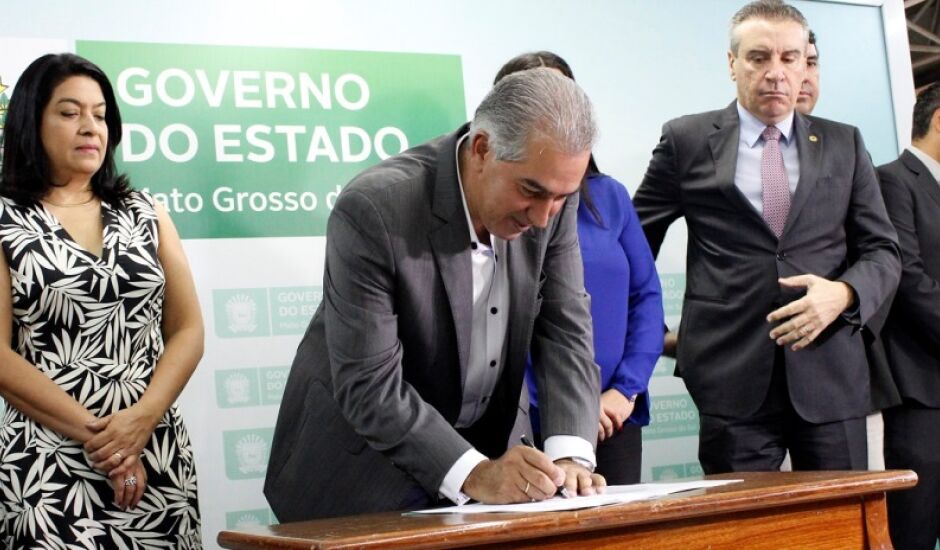 Governador oficializou as transferências dos valoresa aos municípios e destacou descentralização da política