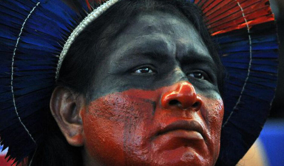 Índios brasileiros buscam na venda de produtos e turismo conquistar a autonomia