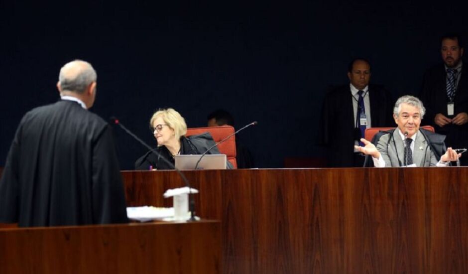 Os ministros do STF Rosa Weber e Marco Aurélio Mello durante julgamento do inquérito