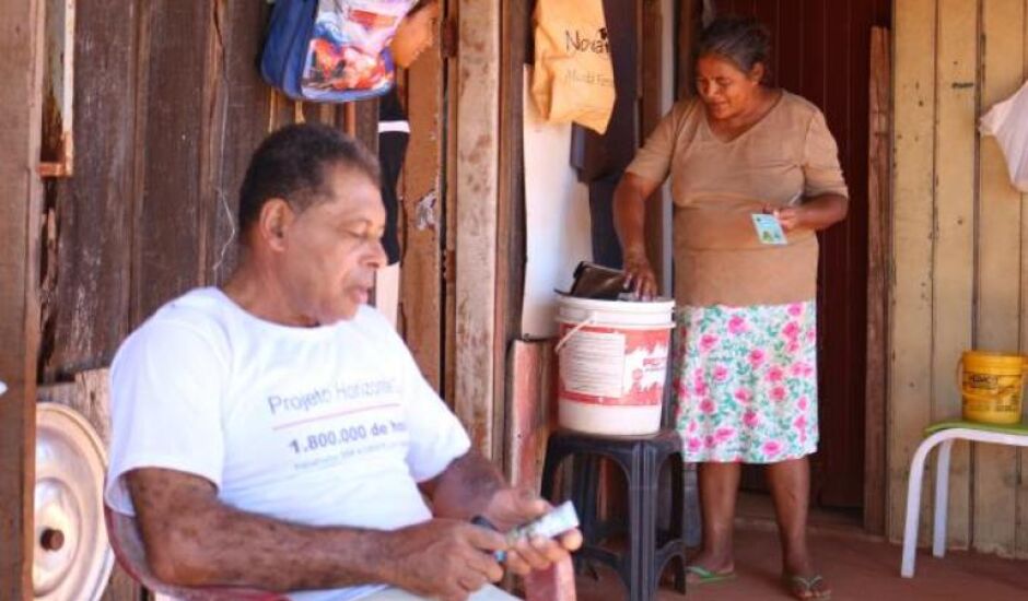 Dona Leonarda, que veio de Bodoquena com a família, recebe R$ 39 do Bolsa Família por mês