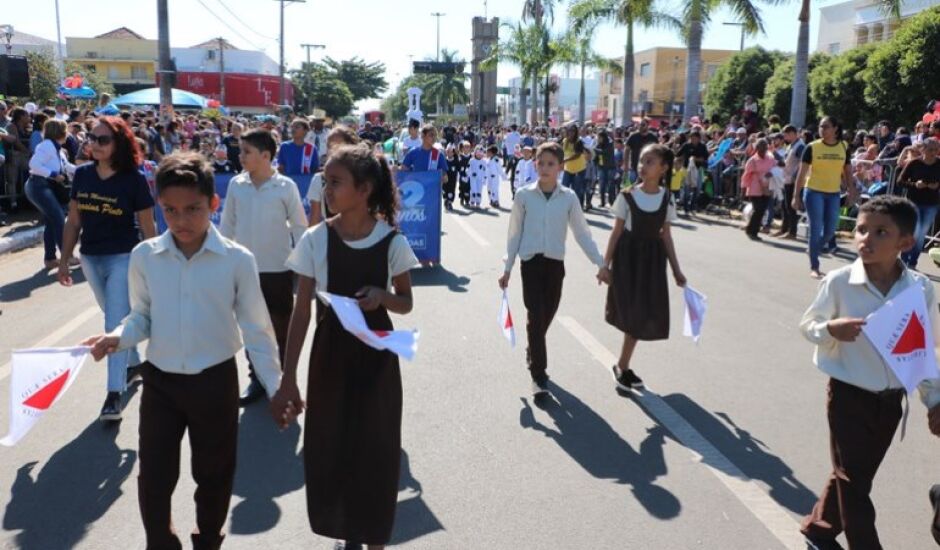 Secretaria estuda possibilidade de realizar o tradicional desfile no período da tarde