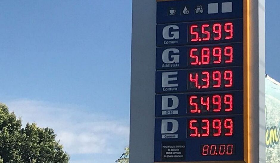 Preço dos combustíveis foram reajustados nesta quinta-feira e consumidor chega a pagar R$ 5,89 pelo litro da gasolina