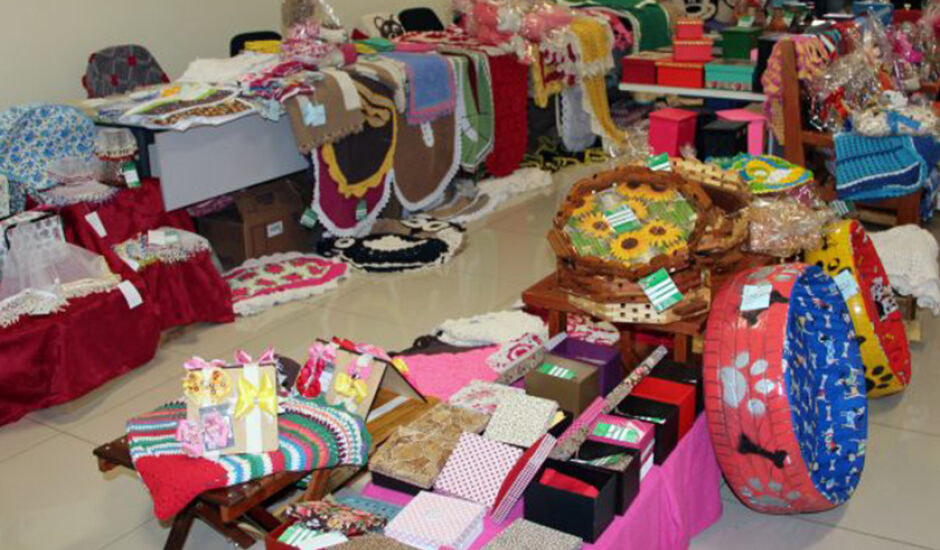 A feira reúne artesanatos exclusivos com preços acessíveis