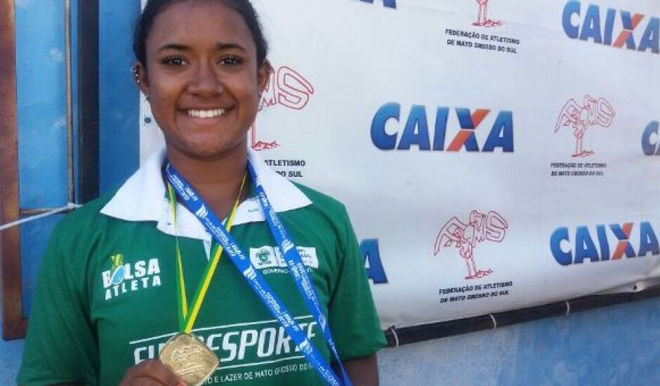 Nathália Felipe de Souza é aluna do projeto de atletismo da escola municipal São Carlos