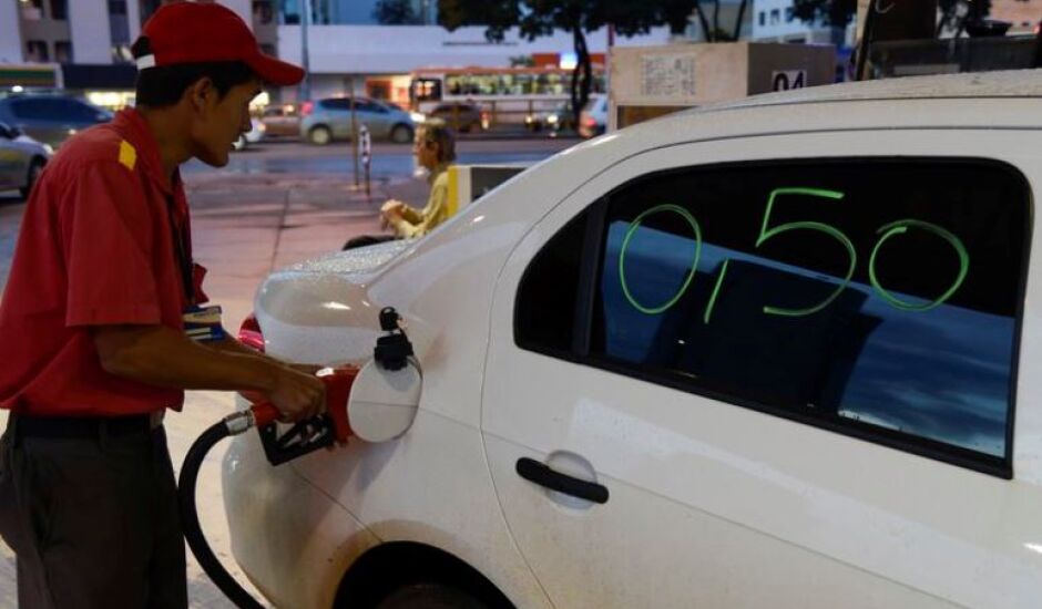 A Petrobras atribui os aumentos às oscilações no preço do barril de petróleo no mercado externo