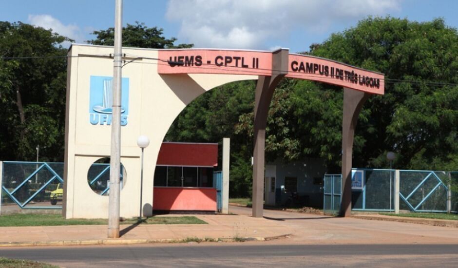 UFMS suspende aulas devido greve dos caminhoneiros