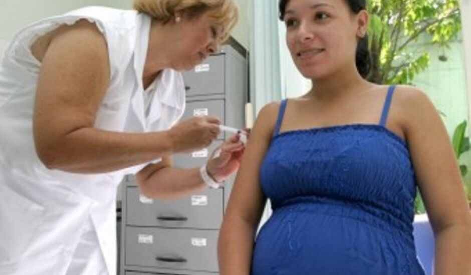 Gestantes, em qualquer mês da gravidez, devem receber a vacina até o final da campanha