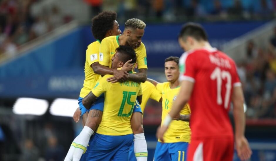 Brasil derrotou os sérvios com gols de Paulinho e Thiago Silva