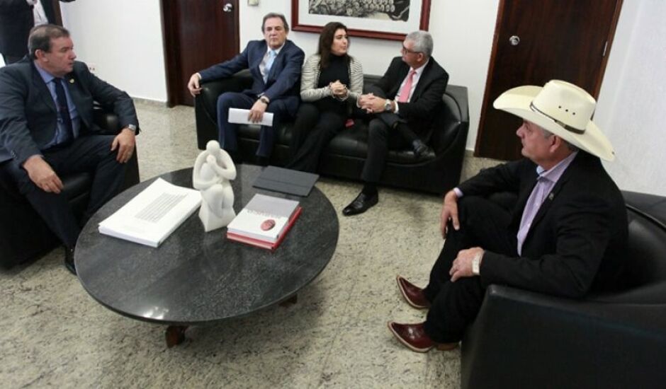 Em reunião com lideranças do Estado e com o prefeito, Ivan Monteiro  garante normalidade no processe de venda