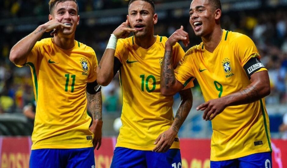 Coutinho, Neymar e Gabriel Jesus, esperança de que o ataque da Seleção Brasileira funcione no jogo decisivo desta quarta-feira diante da Sérvia