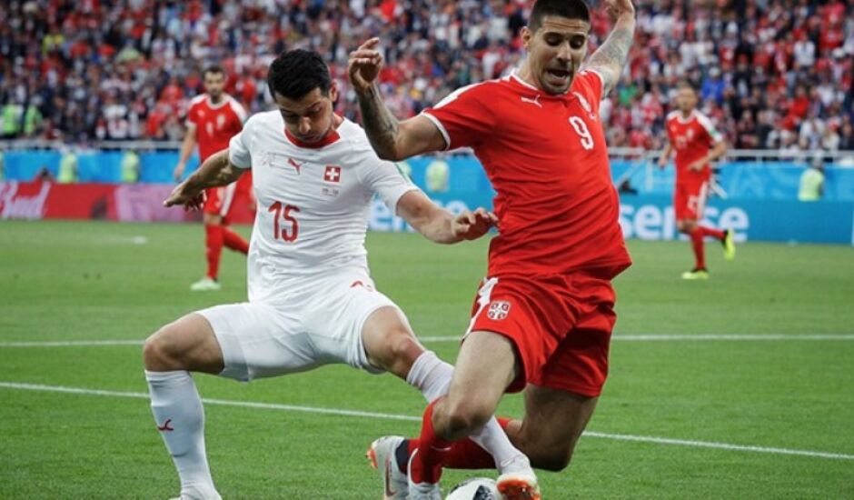 Sérvia e Suíça: Xherdan Shaqiri, da Suíça, marca o segundo gol da equipe