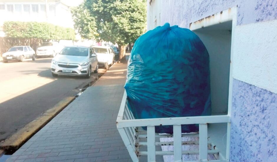 Coleta de lixo gera déficit de R$ 180 mil à prefeitura desde o fechamento de aterro por mês