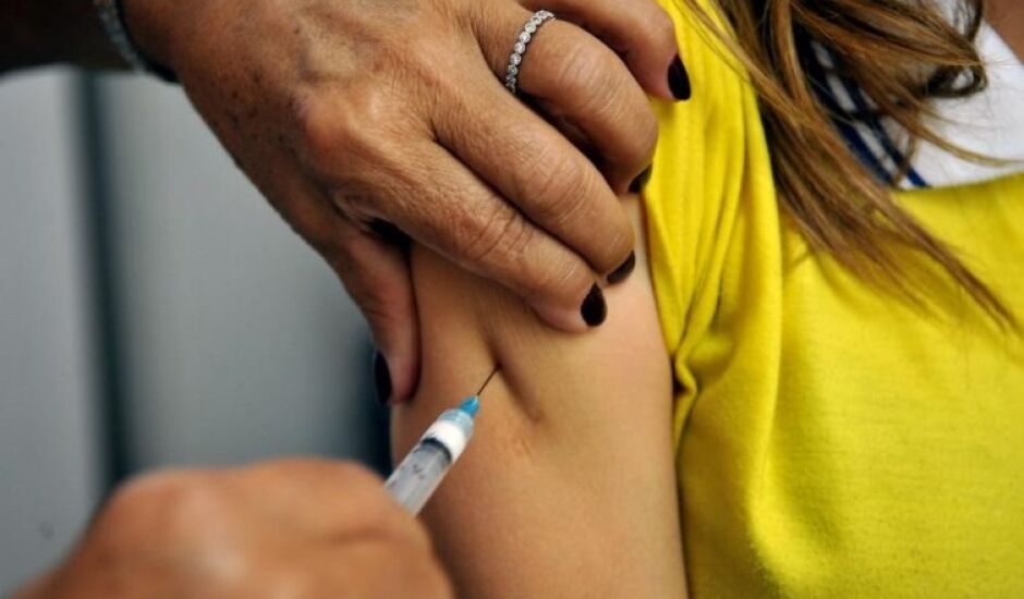 Agora, podem receber a vacina também para crianças entre 5 e 9 anos e adultos entre 50 e 59 anos