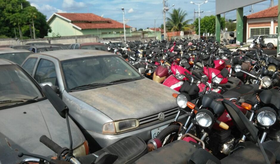 O pátio do Detran em Paranaíba está lotado de veículos