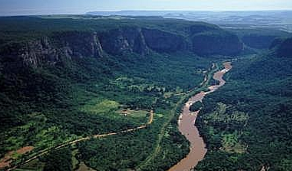Cuesta da serra de Maracaju e rio Aquidauana