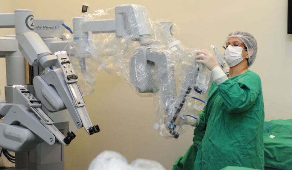 Robô Da Vinci auxilia em cirurgias no Inca