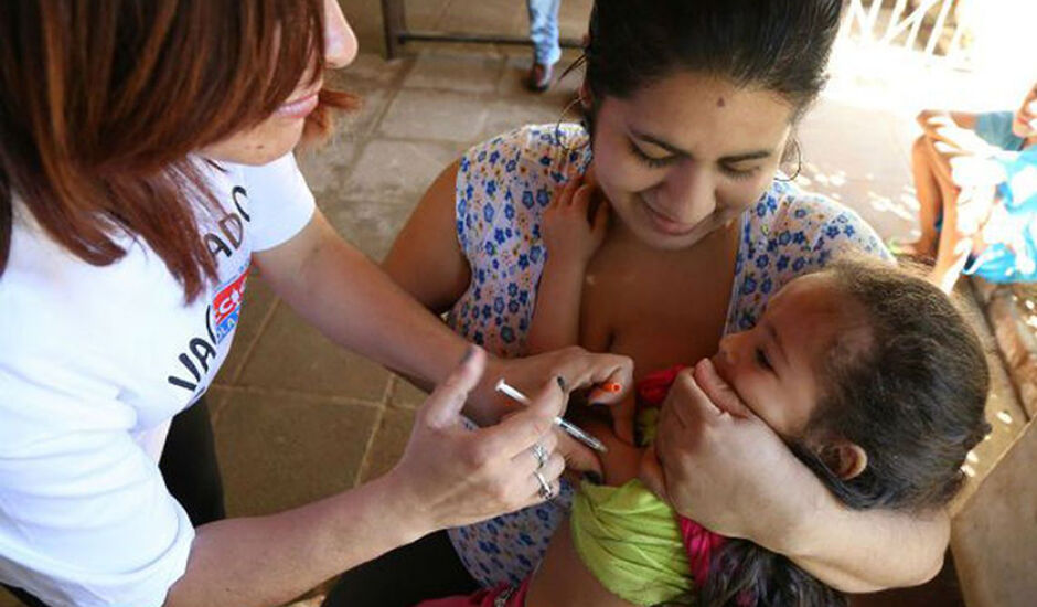 Vacina contra o sarampo está disponível na rede pública