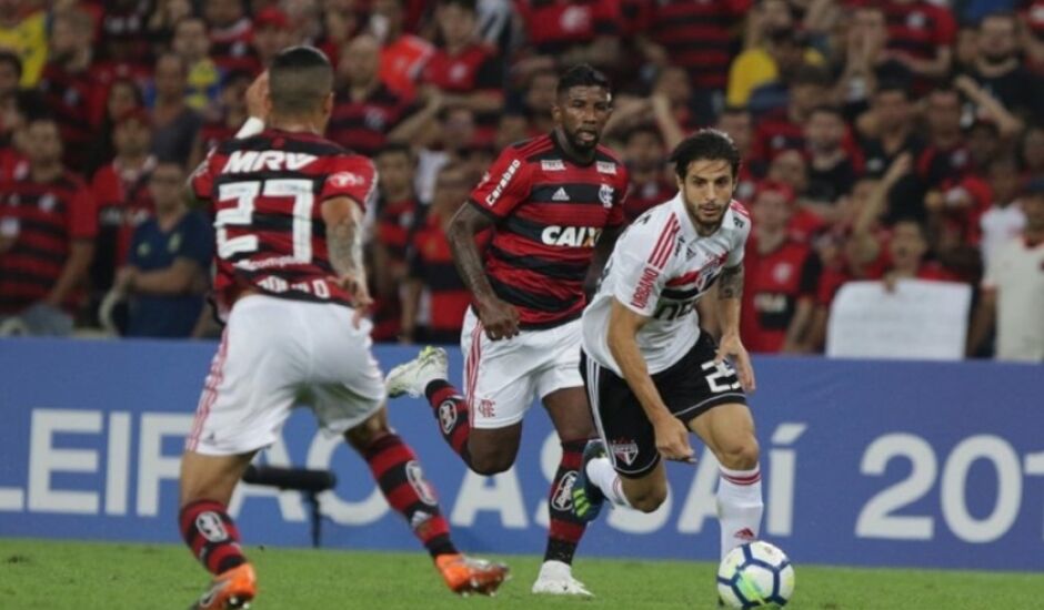 Com a vitória por 1 a 0 no Maracanã, São Paulo ficou a um ponto do líder Flamengo na tabela