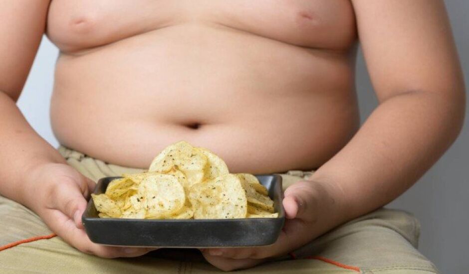 Crianças sedentárias e obesas estão mais predispostas a adquirirem hipertensão, segundo médico