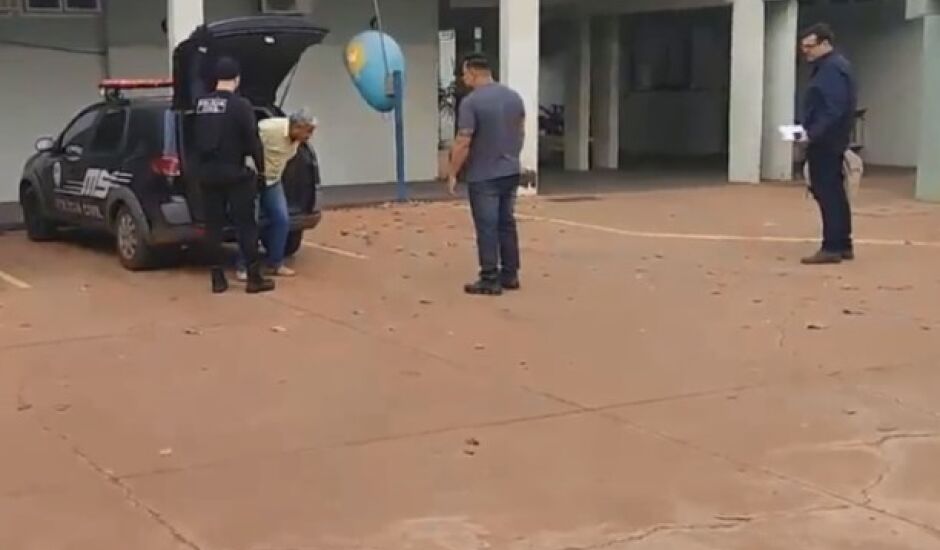 Silva foi detido por policiais no começo da manhã, na sala de um advogado