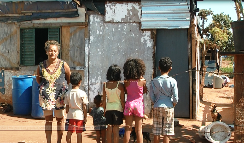 Terreno de empresária na saída de Três Lagoas para Brasilândia está ocupado desde março por mais de 400 famílias